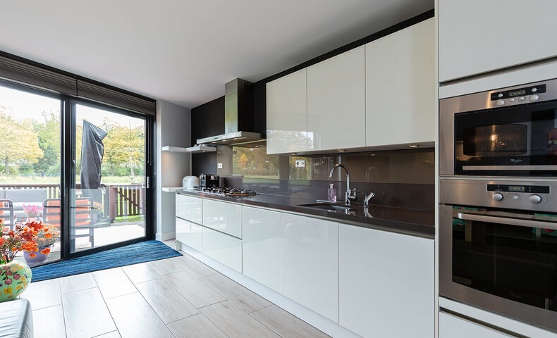 254944432