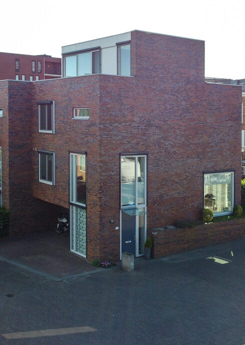 284570735